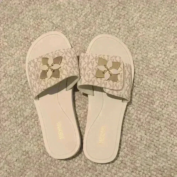 New Michael Kors flip flops - Picture 2 of 9